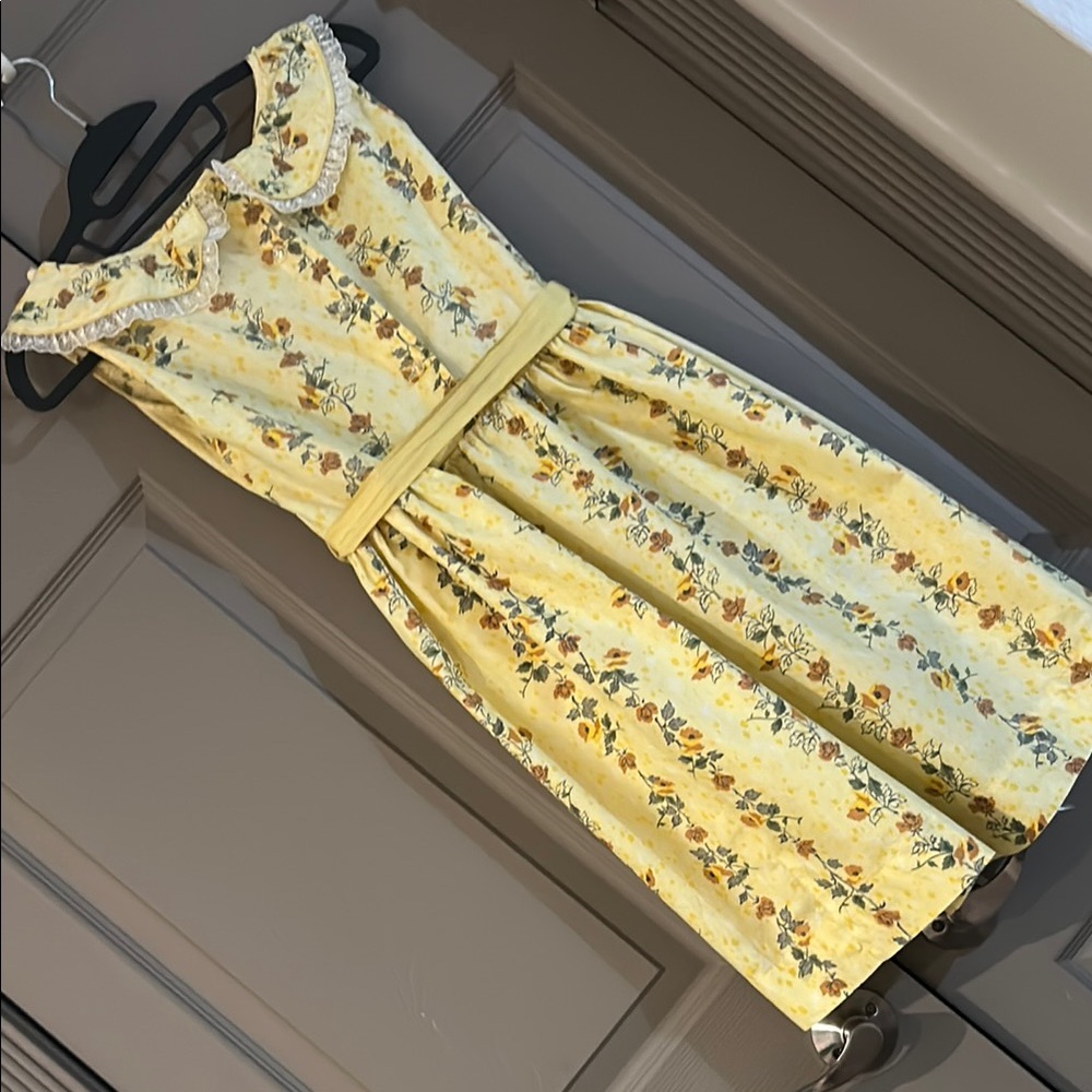 Vintage-Yellow Floral Dress with Lace trim